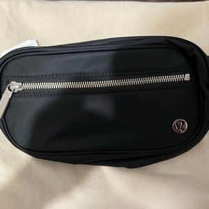 Lululemon wanderlust belt bag NWT in black